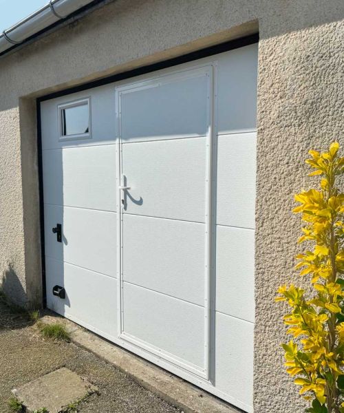 Porte de garage avec porte intégrée